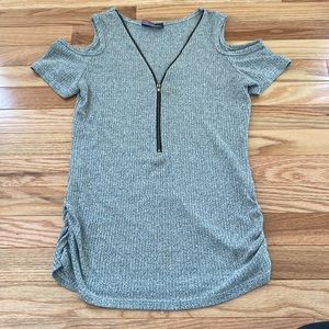Gray  zipper top size small